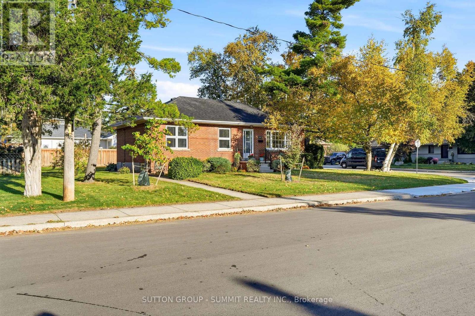 2117 MAPLEWOOD Drive, Burlington, ON photo 1