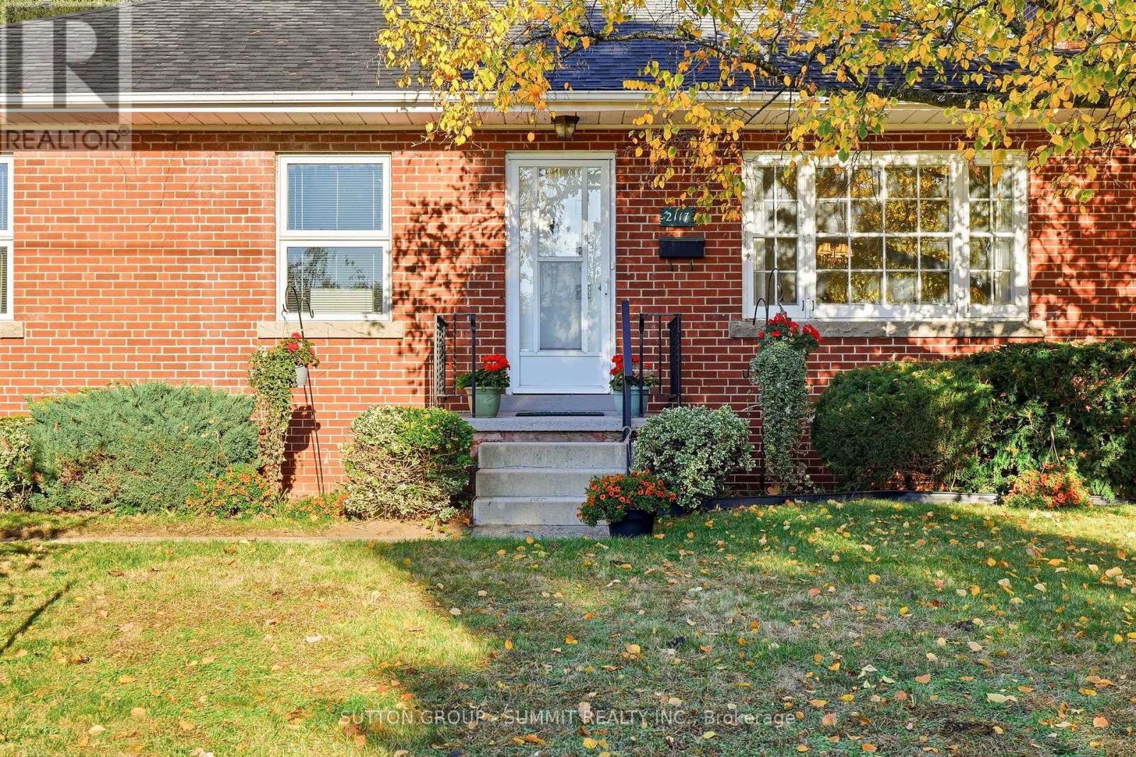 2117 MAPLEWOOD Drive, Burlington, ON photo 3