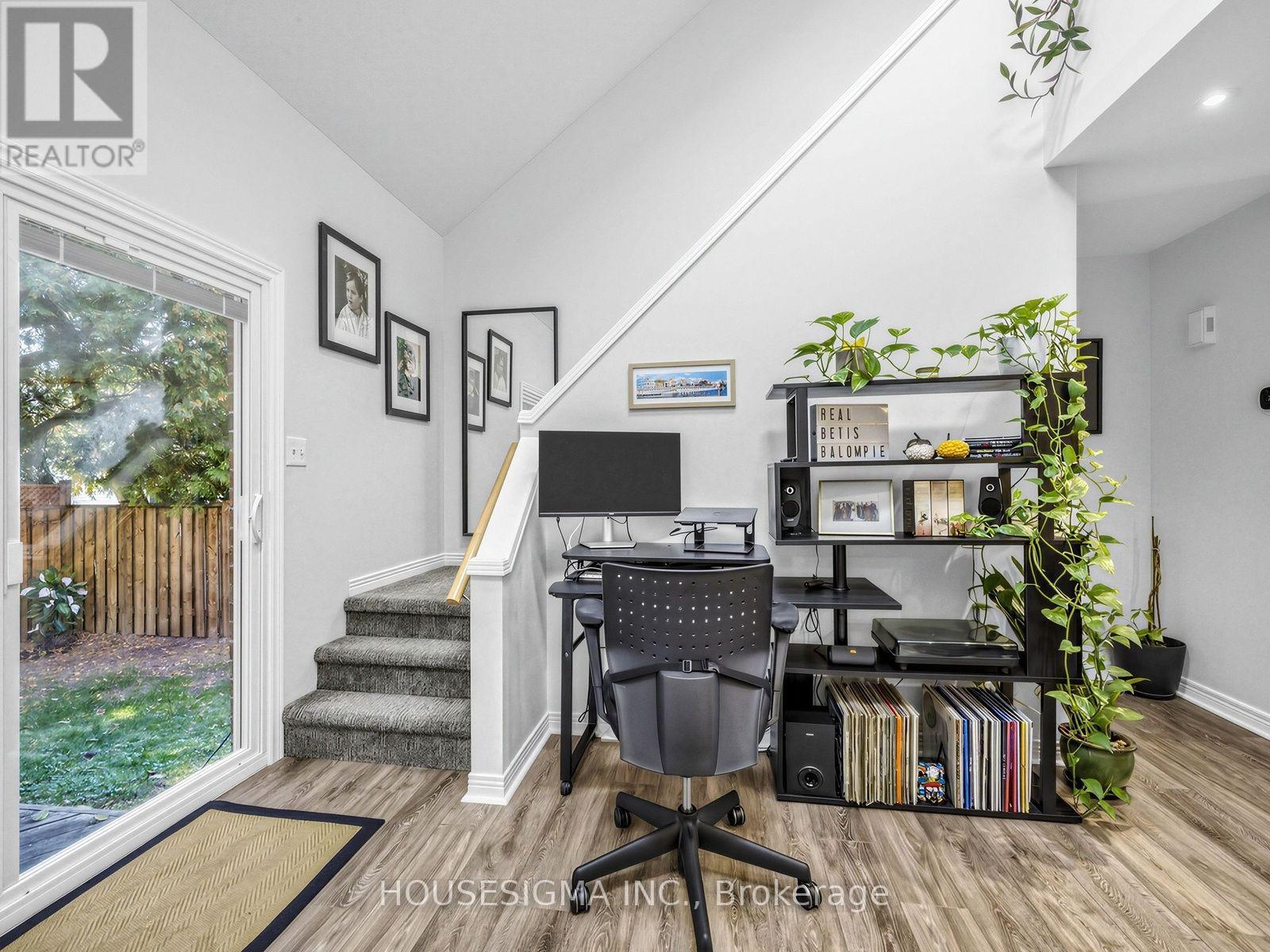 17- 935 King Road, Burlington, ON photo 14