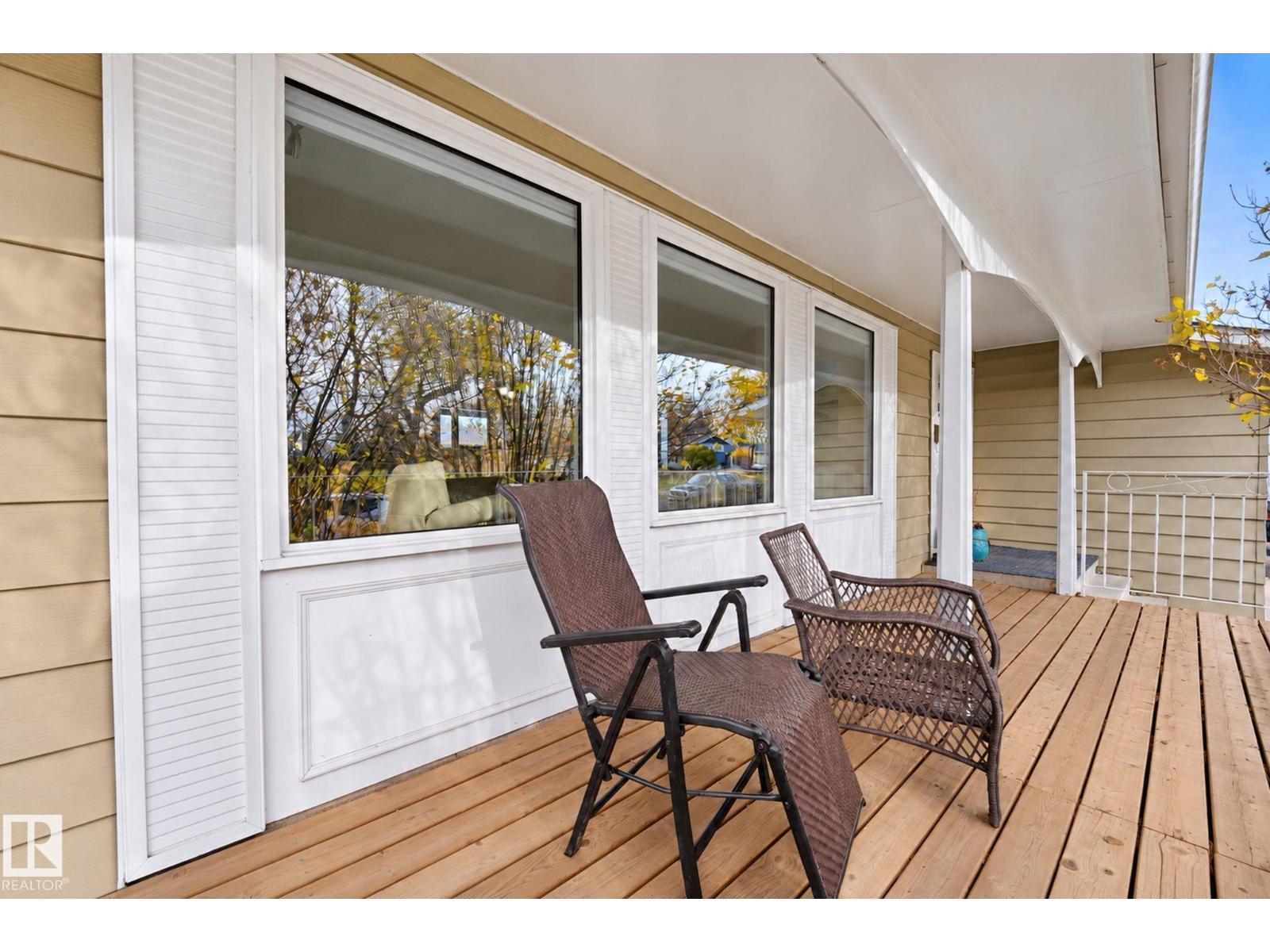 9 AKINS DR, St. Albert — photo 2