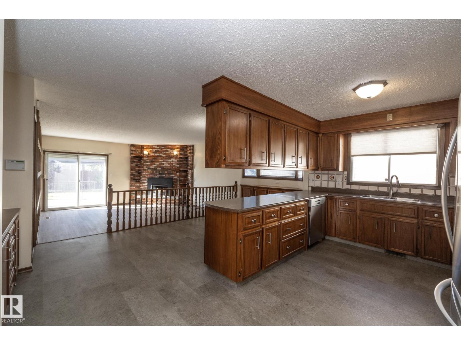 18412 82 AV NW, Edmonton — photo 16