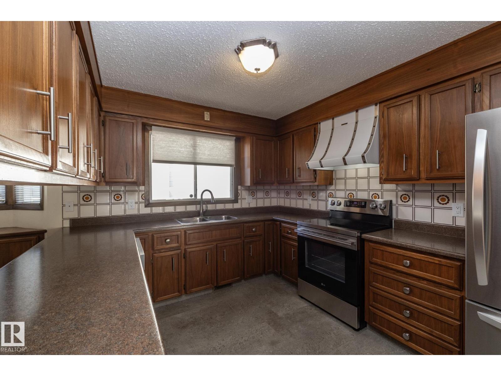 18412 82 AV NW, Edmonton — photo 18