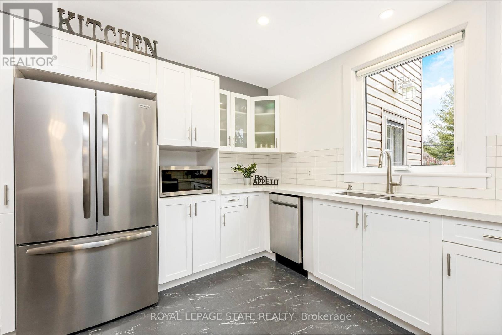 366 ABERDEEN AVENUE - 15