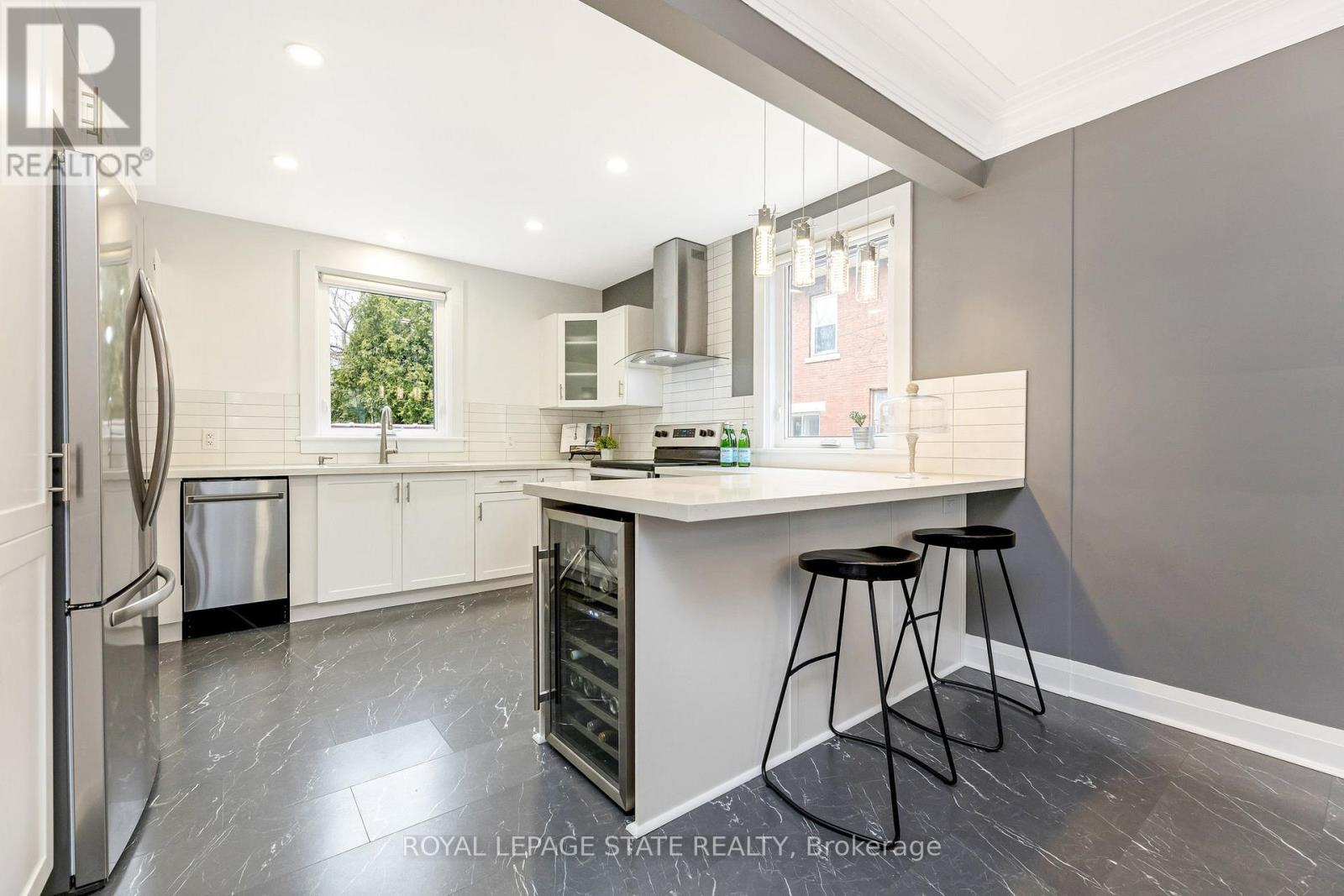 366 ABERDEEN AVENUE - 11