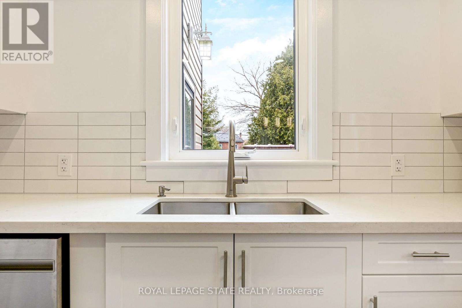 366 ABERDEEN AVENUE - 12