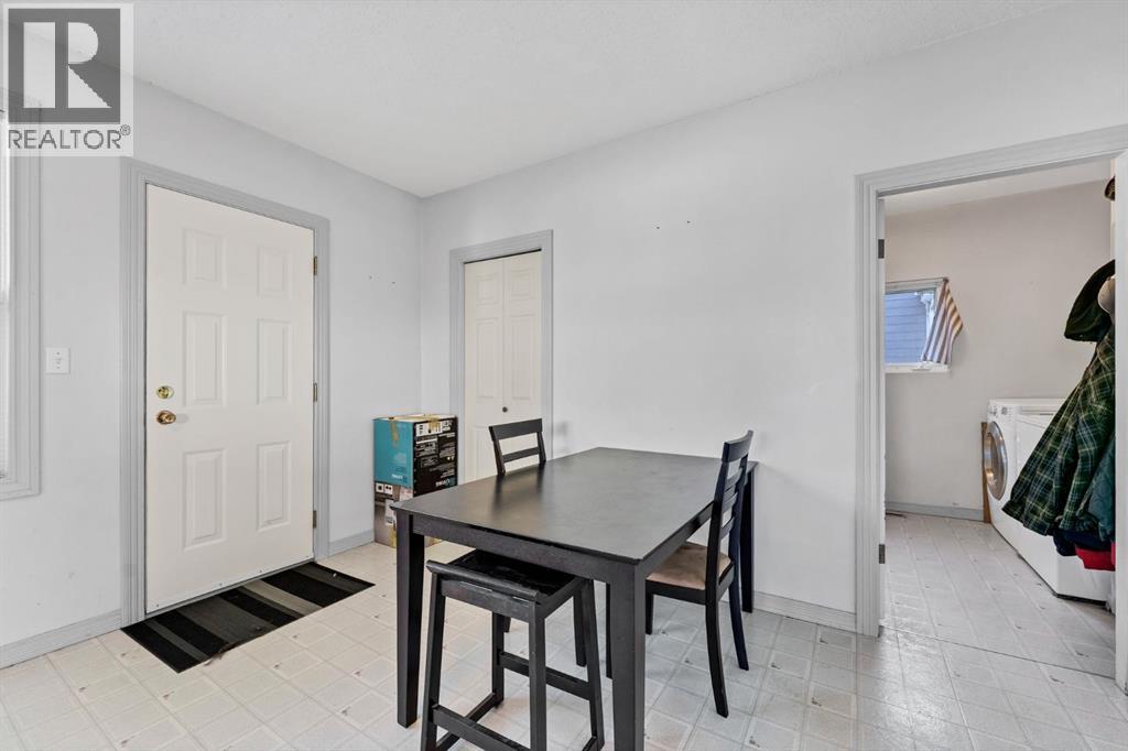 922 4 Street SE, photo 16 of 33