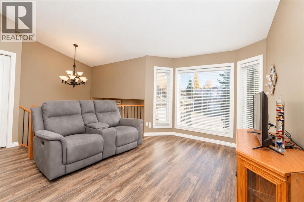 Listing photo – 44 Isaacson Crescent, Red Deer