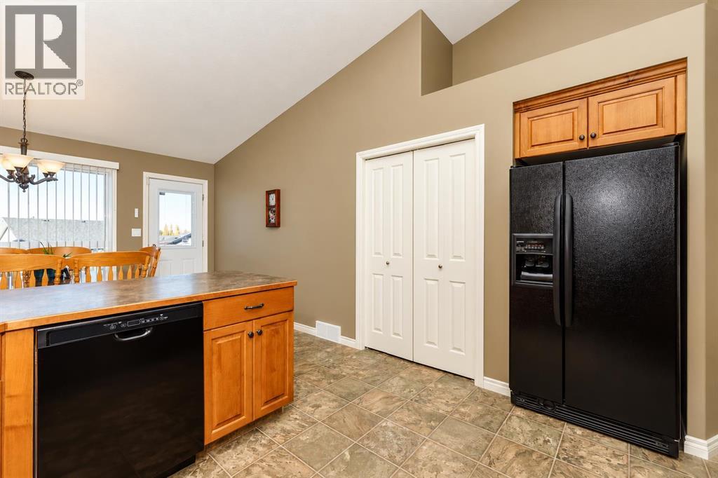 Listing photo – 44 Isaacson Crescent, Red Deer