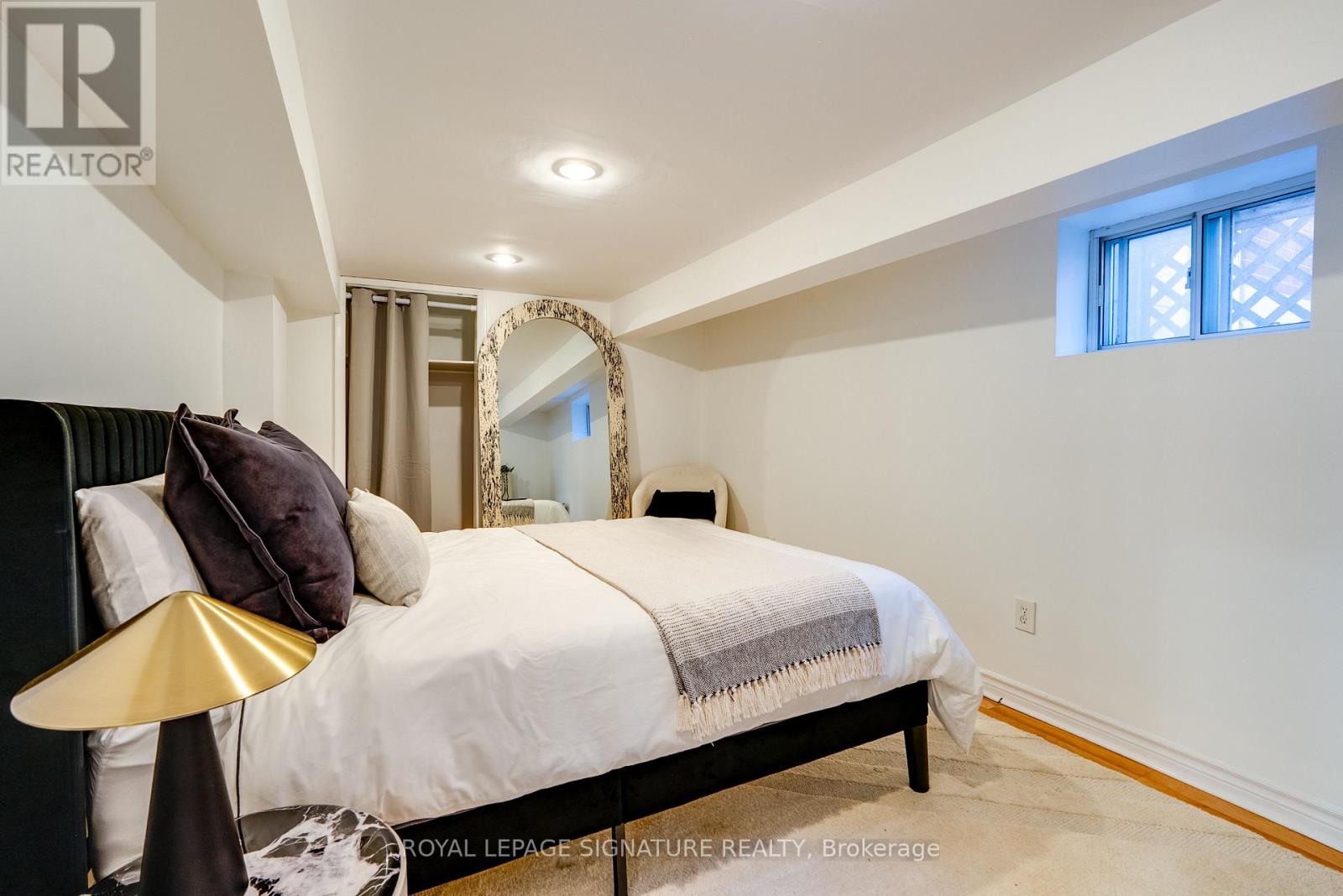 31 DAVIES CRESCENT - 19