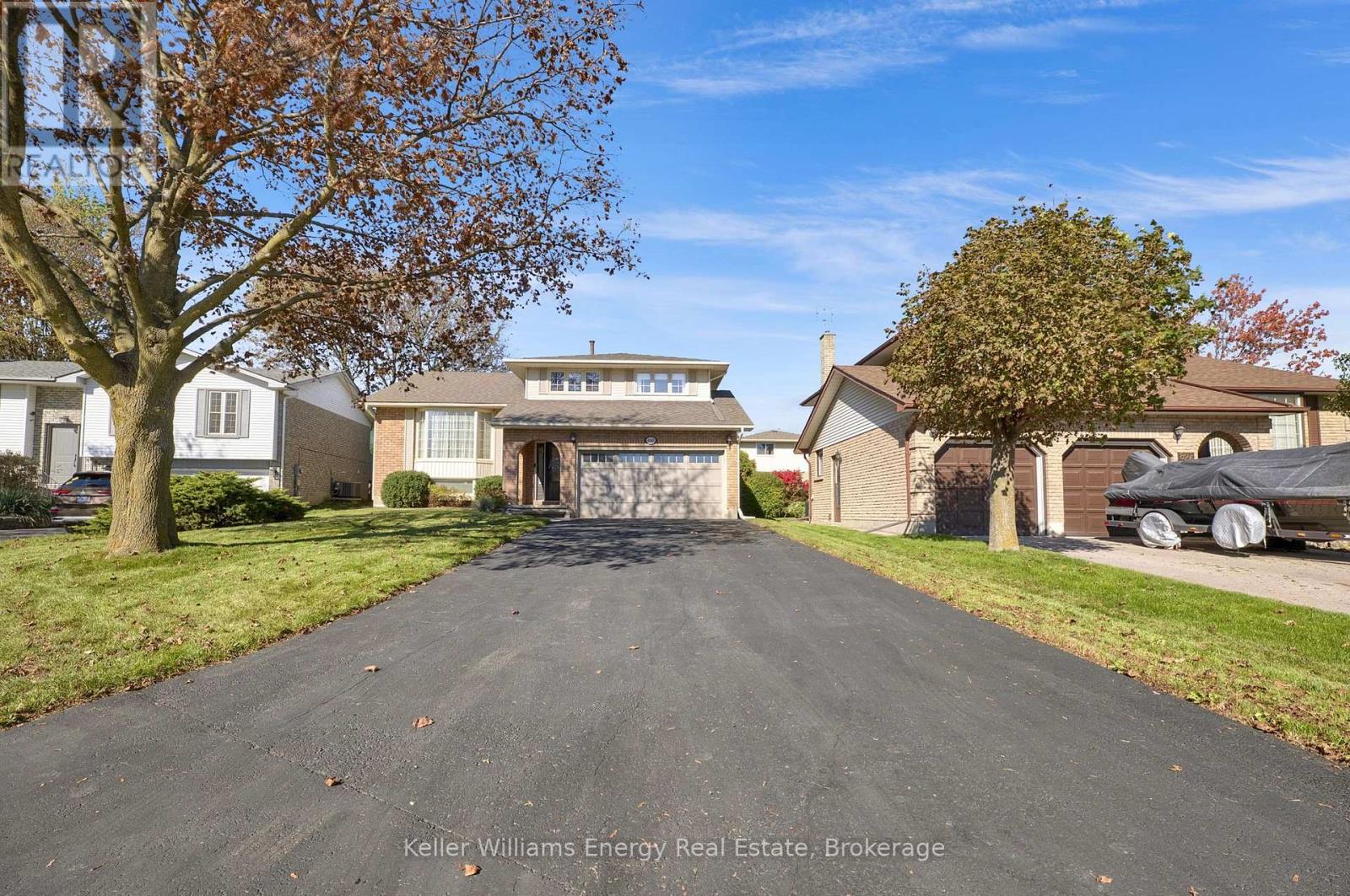 830 Saint Anne Court, Oshawa, ON photo 2