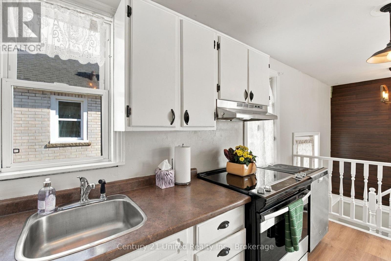 57 Sherwood Avenue, St. Catharines, ON photo 12
