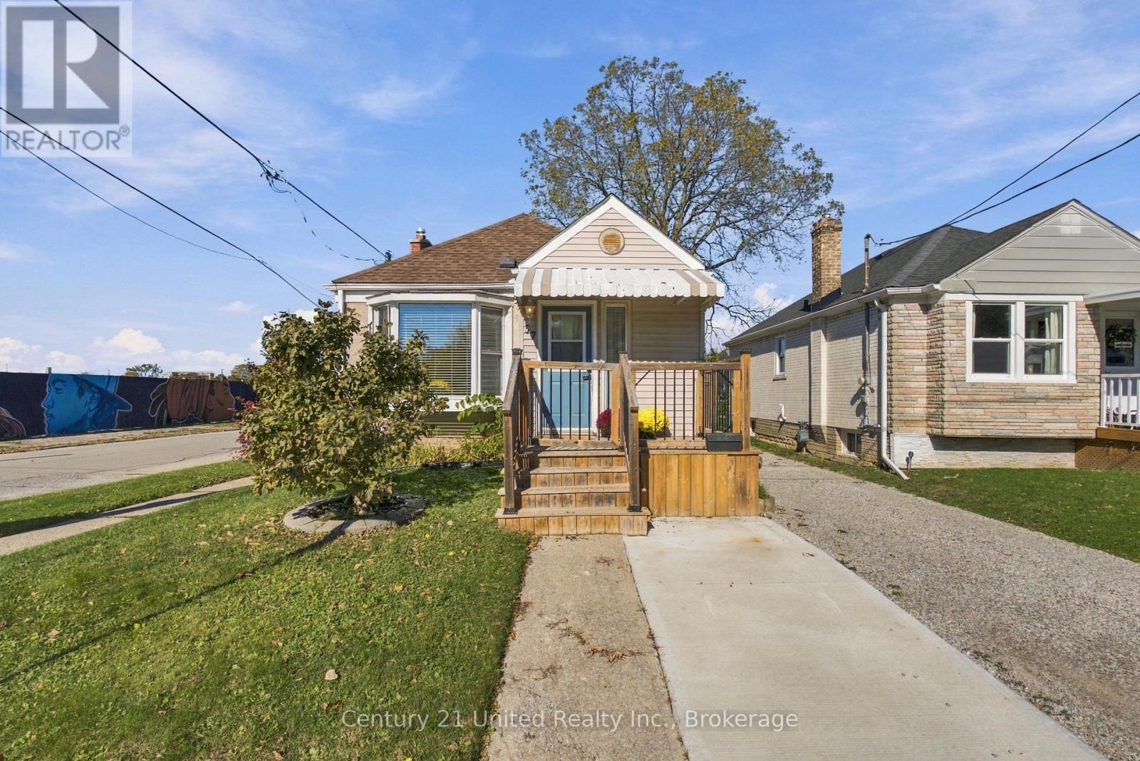 57 Sherwood Avenue, St. Catharines, ON photo 3