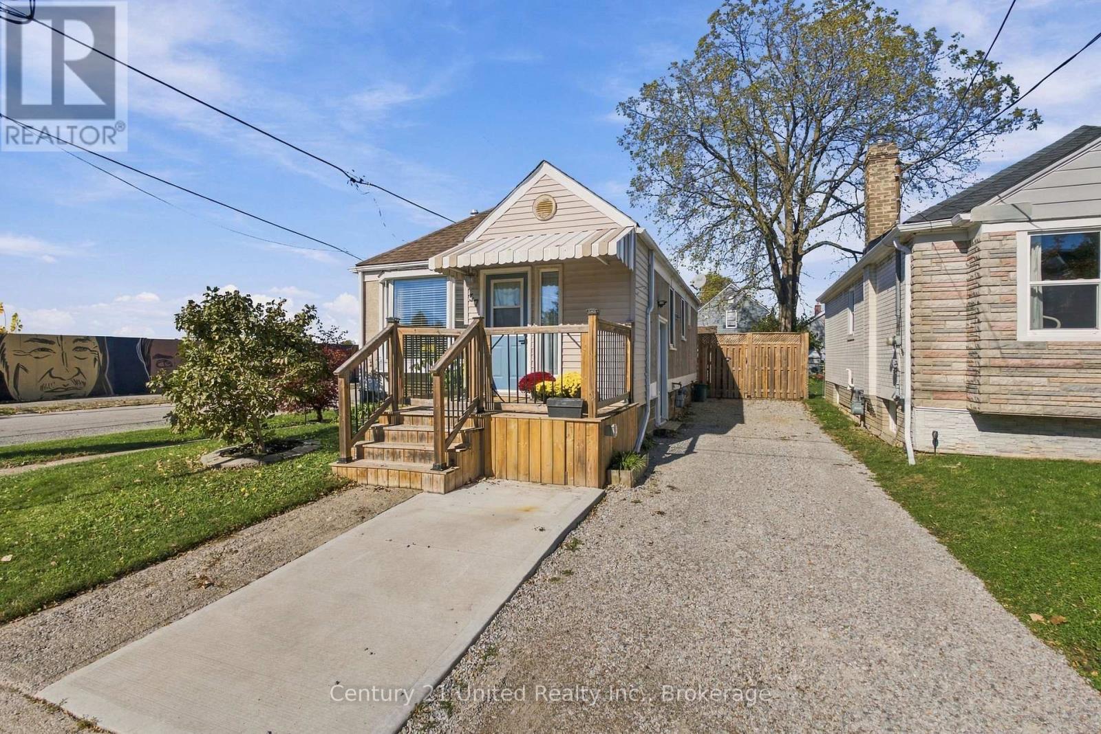 57 Sherwood Avenue, St. Catharines, ON photo 4