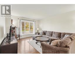 Foyer - 624 St Lawrence Street, North Dundas, ON K0C2K0 Photo 6