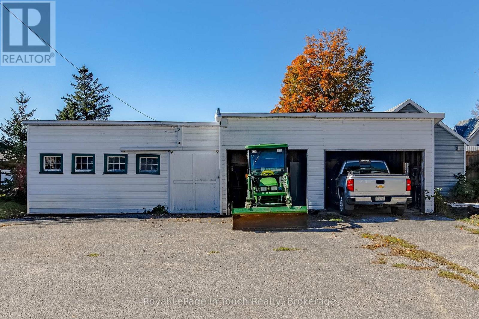 32 Maria Street, Penetanguishene photo 2