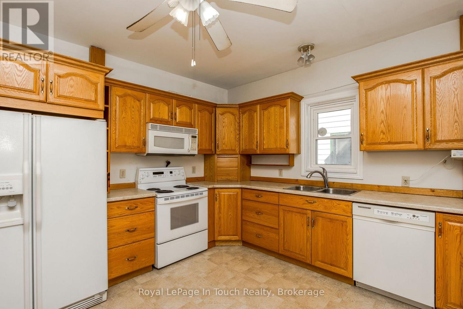 32 Maria Street, Penetanguishene photo 6