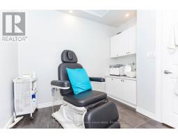 390 Bloor Street W, Toronto, ON M5S1X4 Photo 6