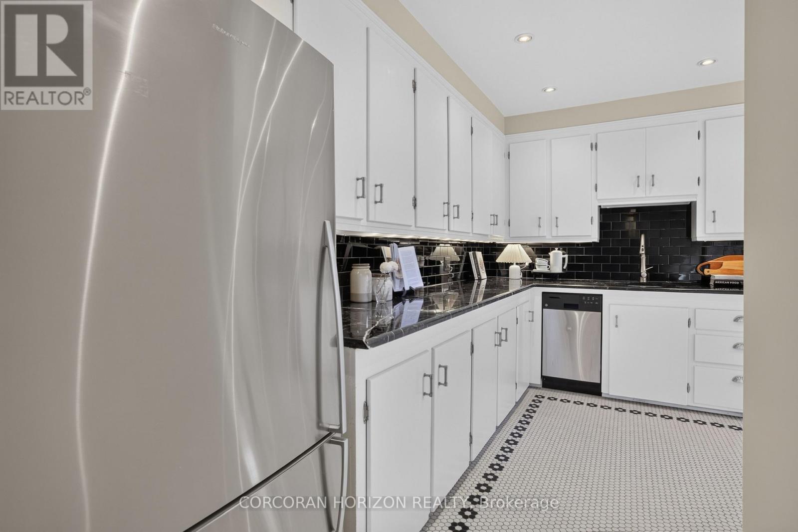 27 Armour Boulevard, Toronto, ON photo 18