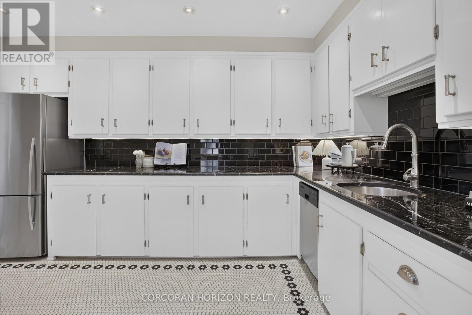 27 Armour Boulevard, Toronto, ON photo 19