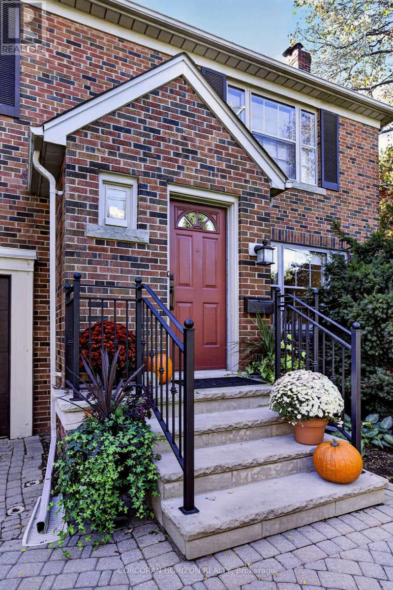 27 Armour Boulevard, Toronto, ON photo 2
