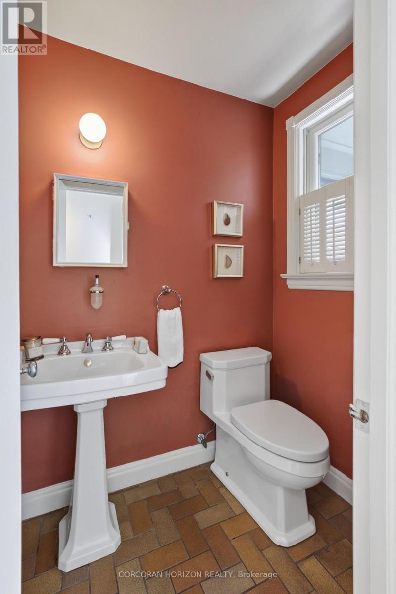 27 Armour Boulevard, Toronto, ON photo 20