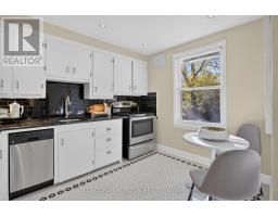 27 Armour Boulevard, Toronto, ON M5M3B9 Photo 16