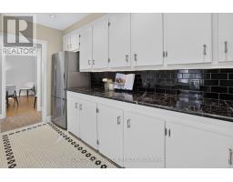 27 Armour Boulevard, Toronto, ON M5M3B9 Photo 17