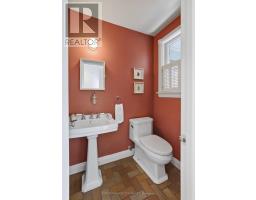 27 Armour Boulevard, Toronto, ON M5M3B9 Photo 20