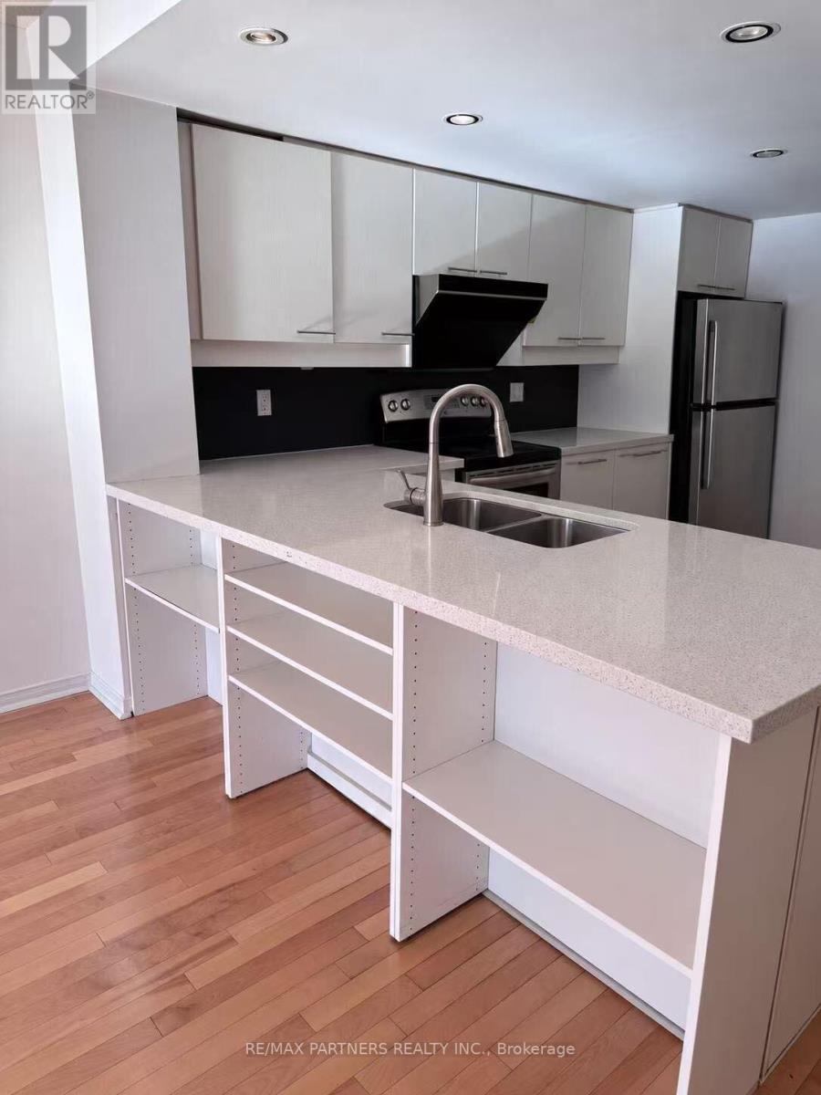 18 Hollywood Unit 306 photo 4