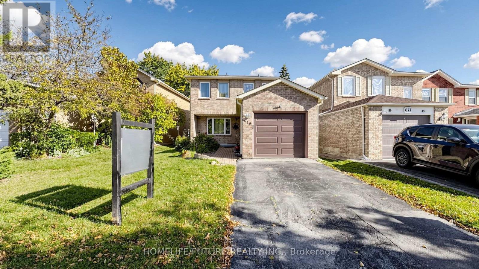 679 Foxwood Trail, Pickering, ON