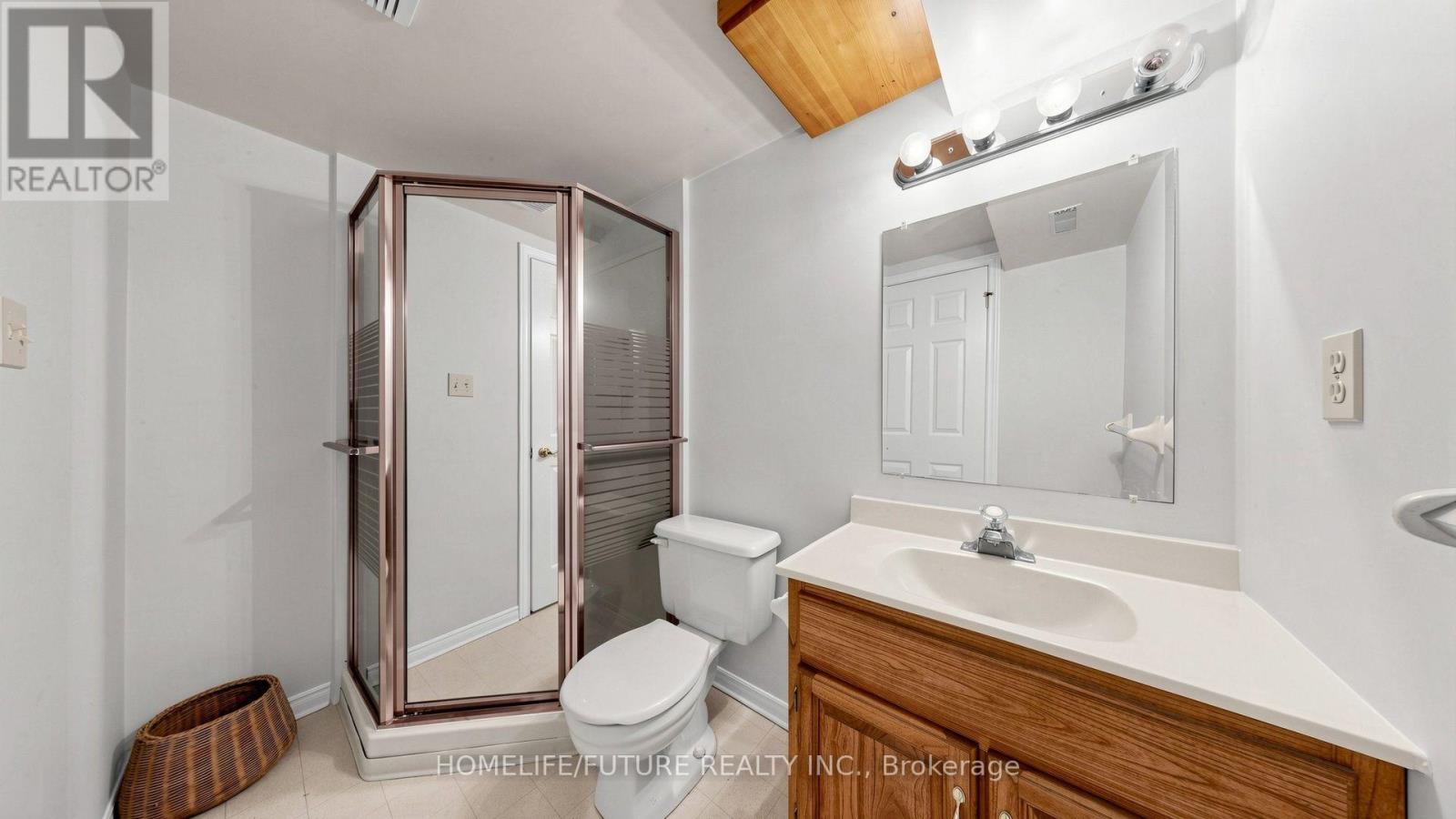 679 Foxwood Trail, Pickering, ON photo 32
