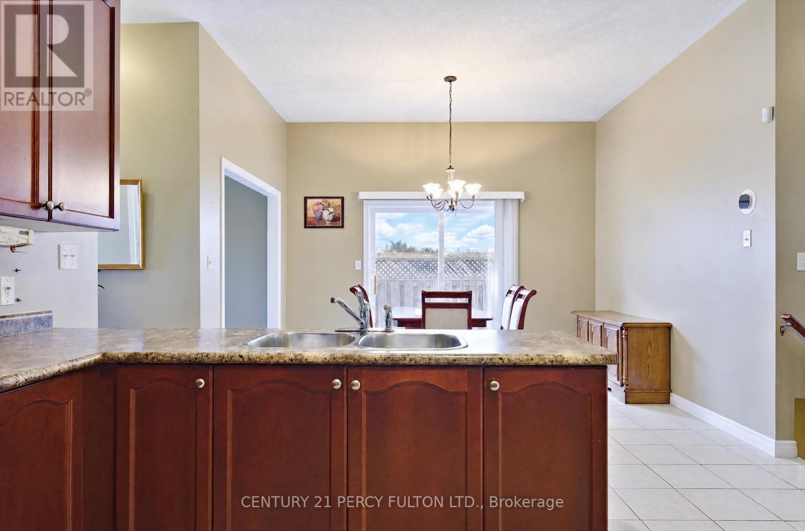 7 Bridlewood Boulevard, Whitby, ON photo 12