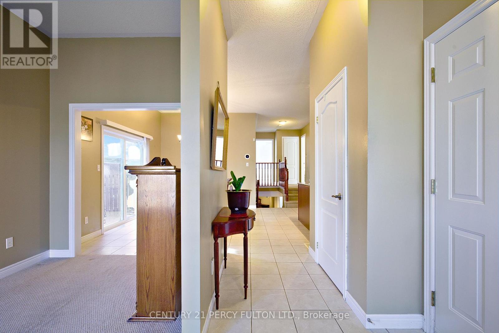 7 Bridlewood Boulevard, Whitby, ON photo 4