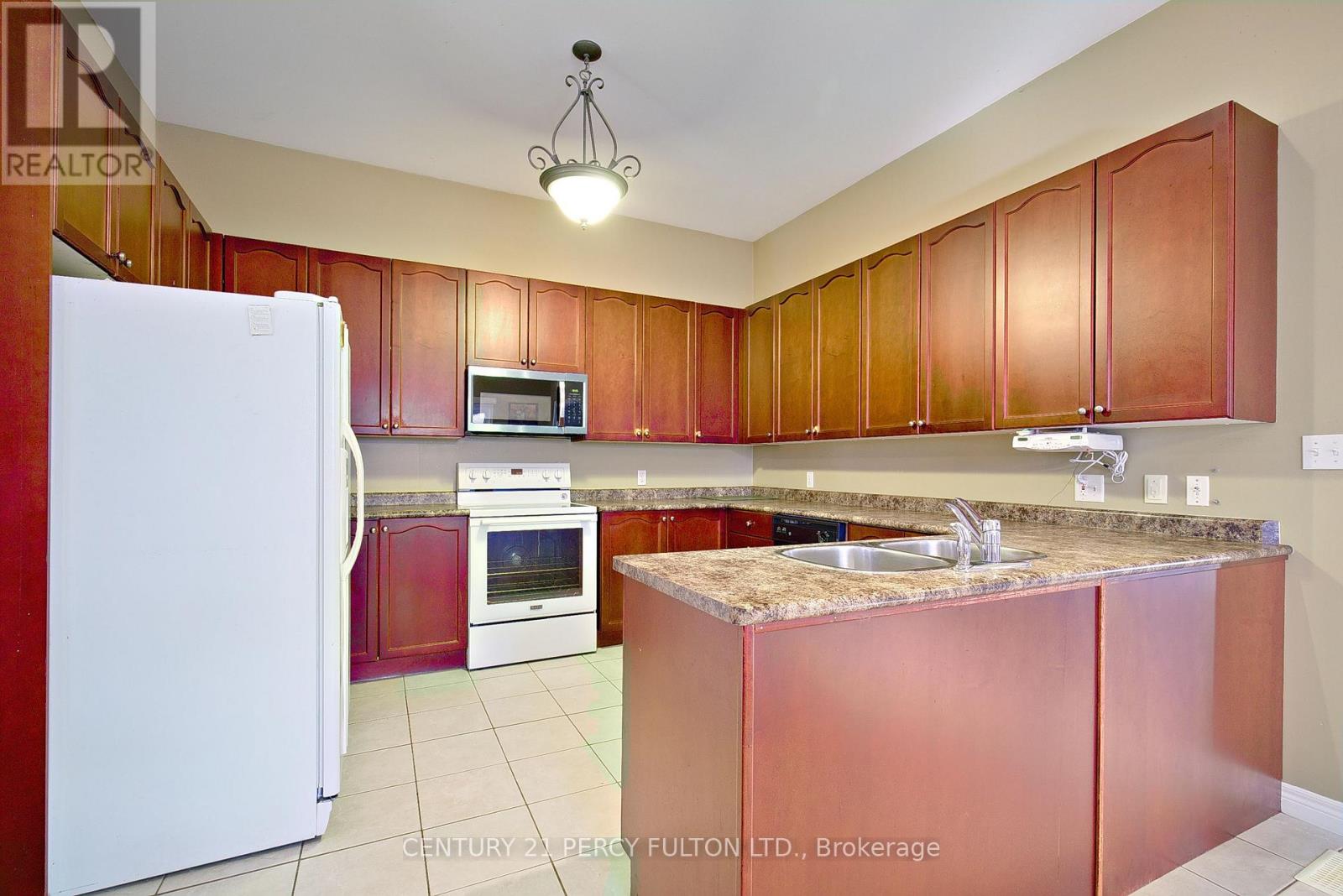 7 Bridlewood Boulevard, Whitby, ON photo 8