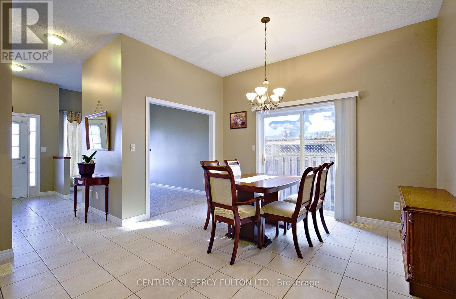 7 Bridlewood Boulevard, Whitby, ON photo 9
