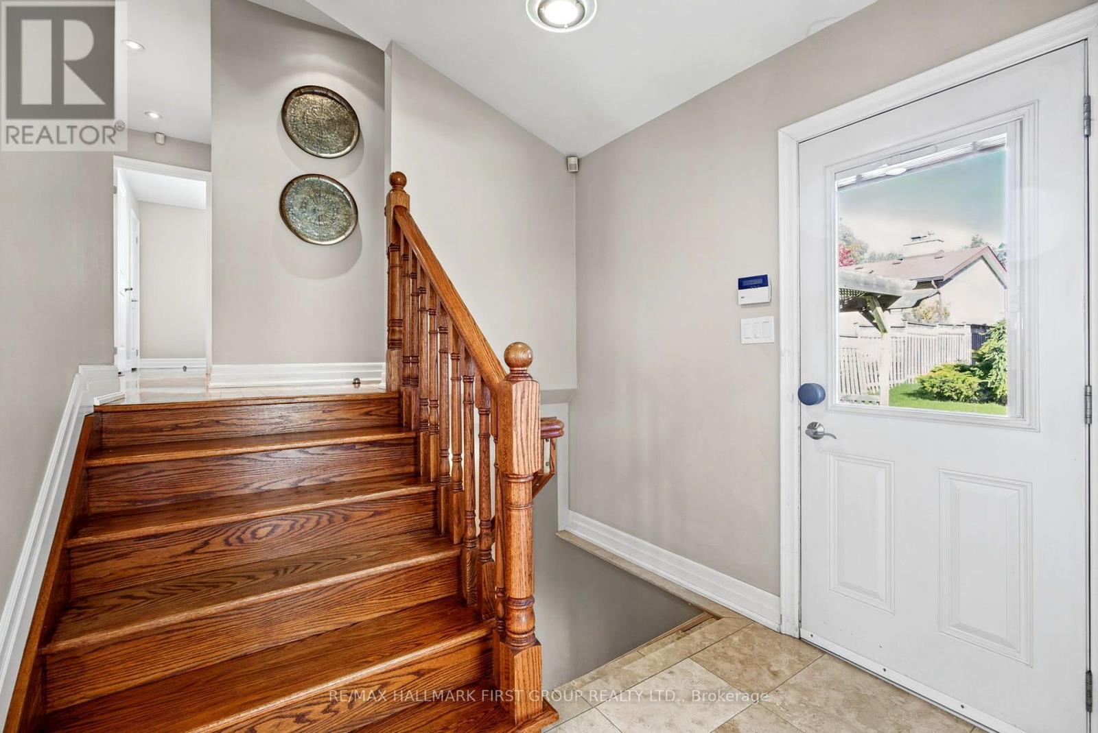 518 Gilbert Street East, Whitby, ON photo 18