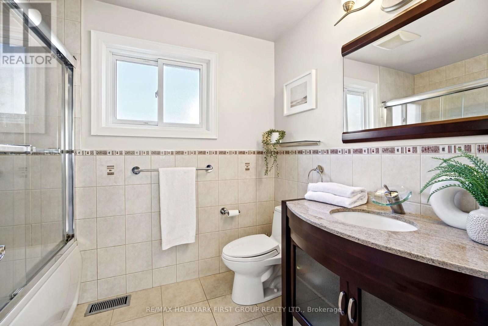 518 Gilbert Street East, Whitby, ON photo 25