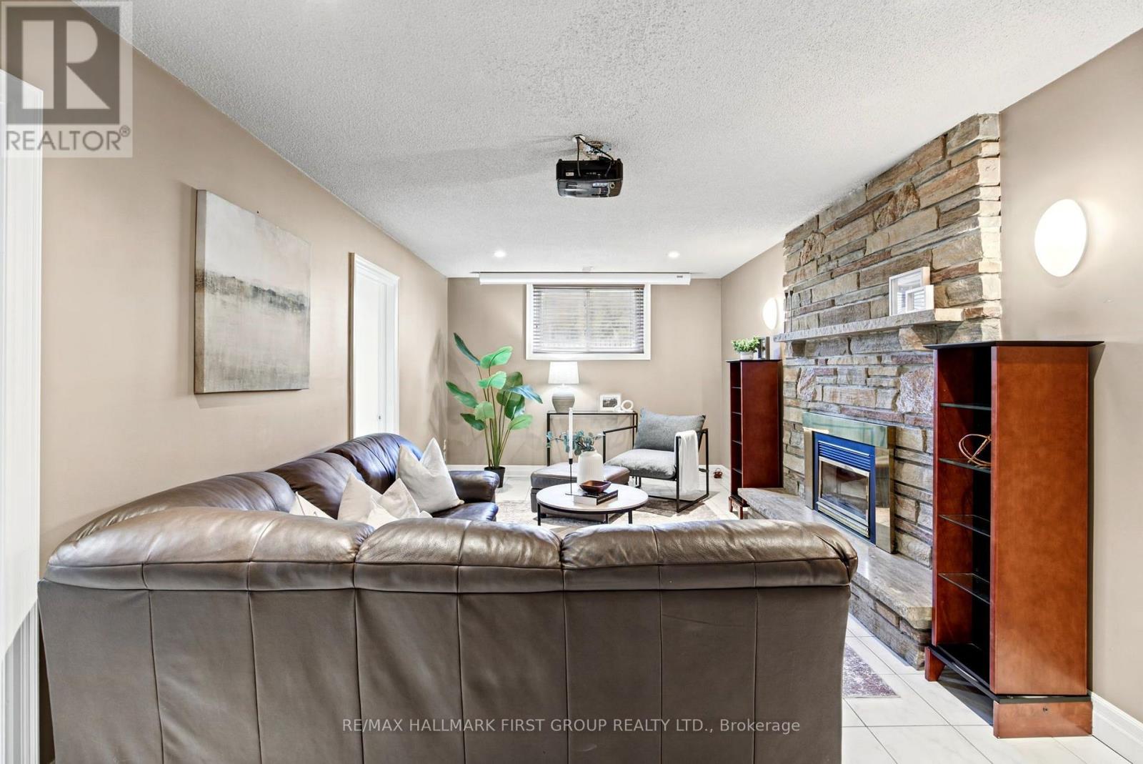 518 Gilbert Street East, Whitby, ON photo 26