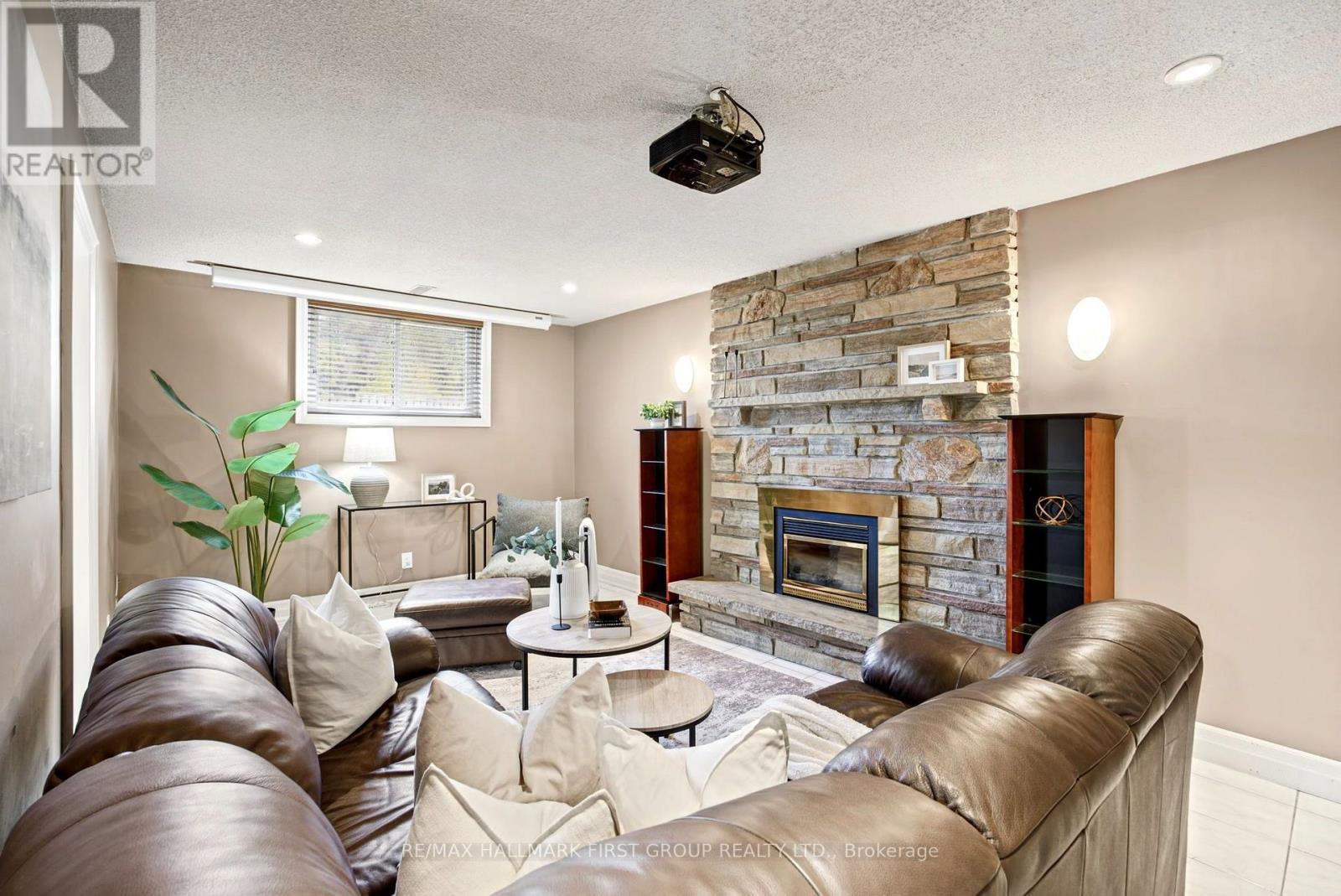 518 Gilbert Street East, Whitby, ON photo 27