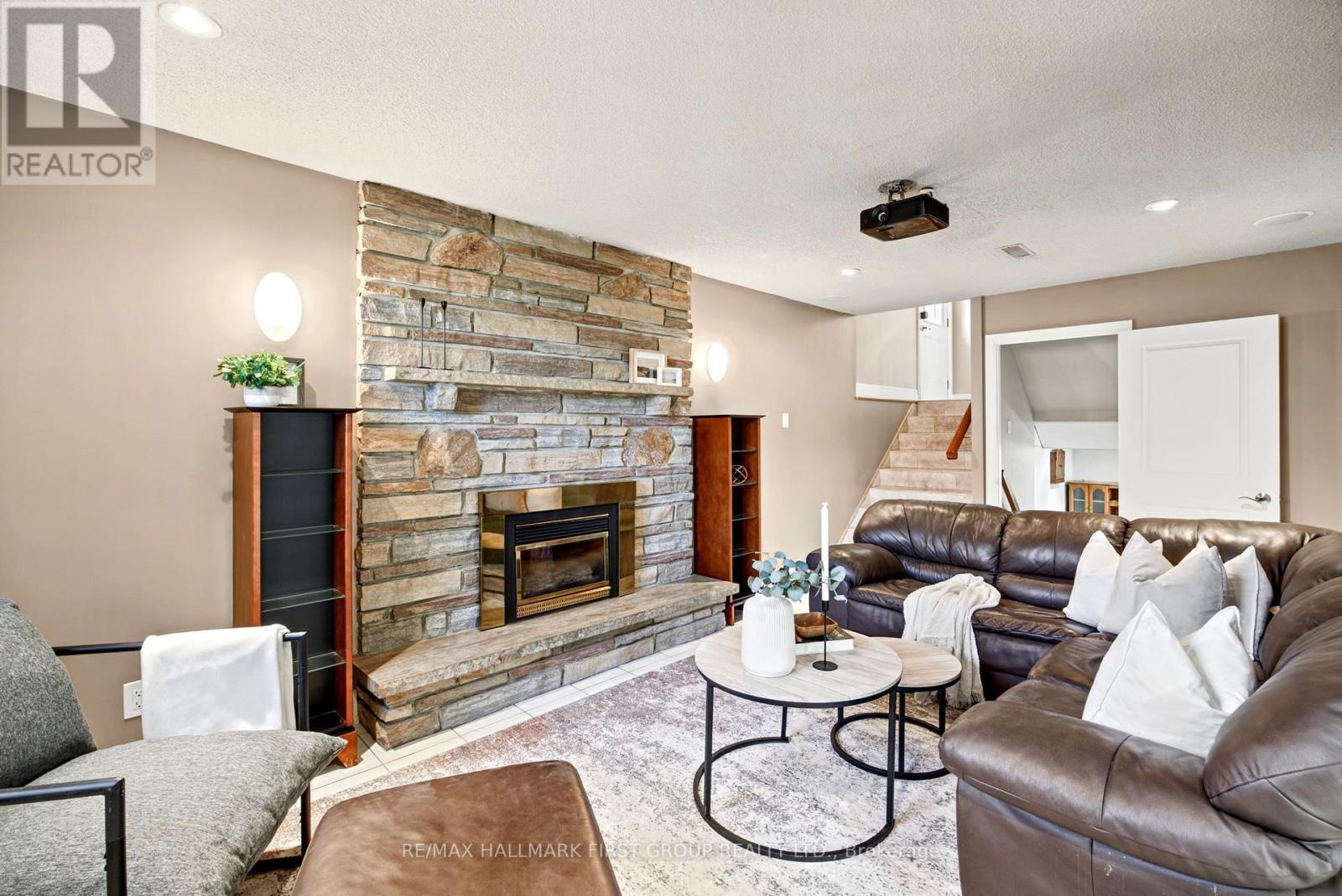 518 Gilbert Street East, Whitby, ON photo 28