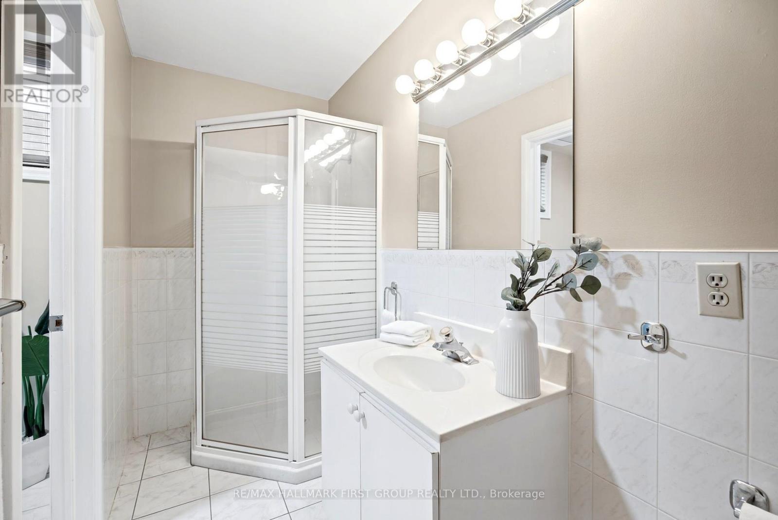 518 Gilbert Street East, Whitby, ON photo 31