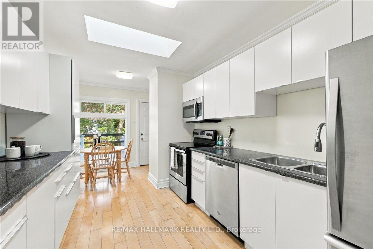 44 Baltic Avenue, Toronto, ON photo 10