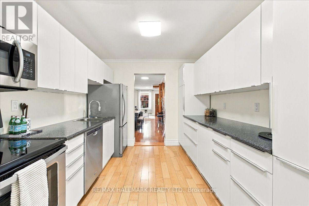 44 Baltic Avenue, Toronto, ON photo 11