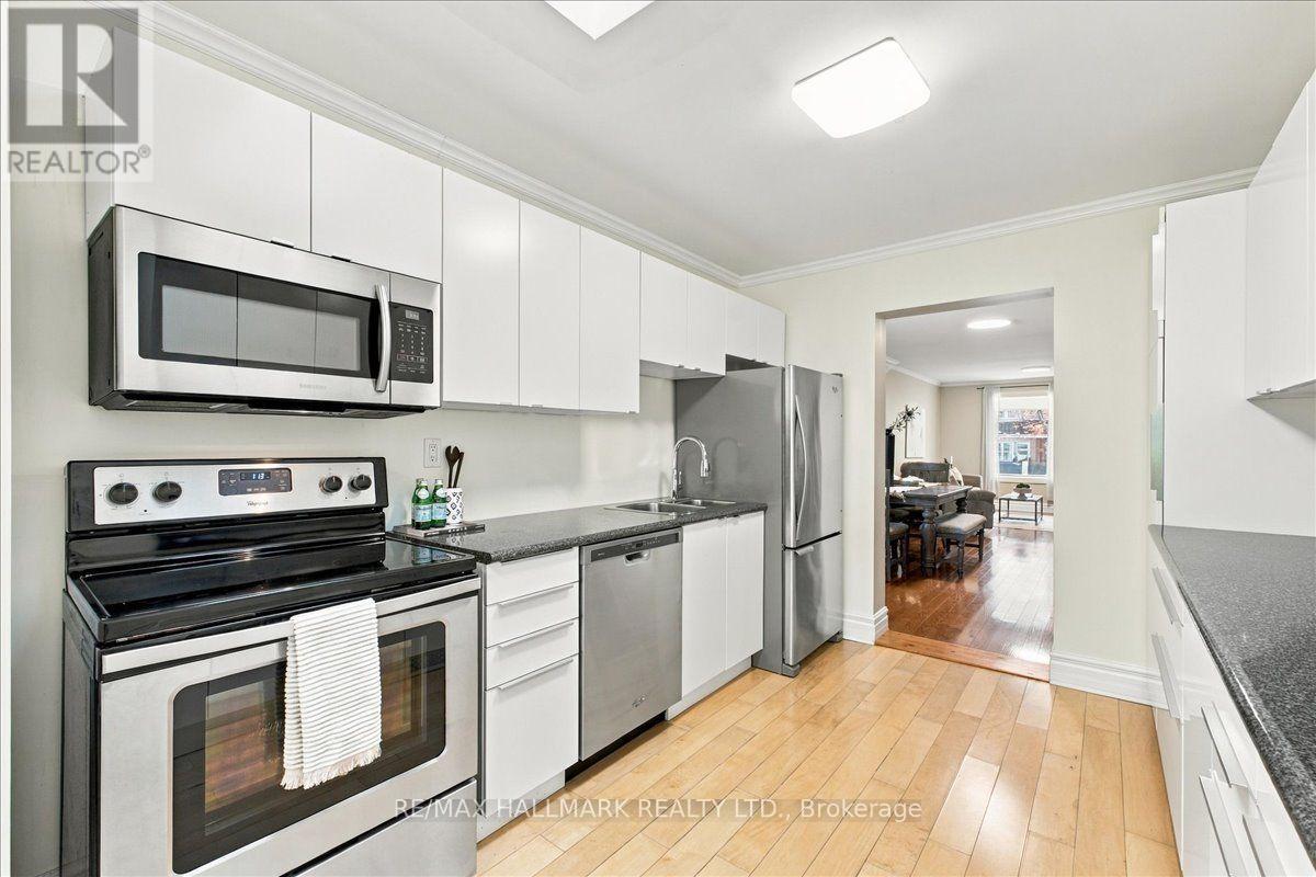 44 Baltic Avenue, Toronto, ON photo 12
