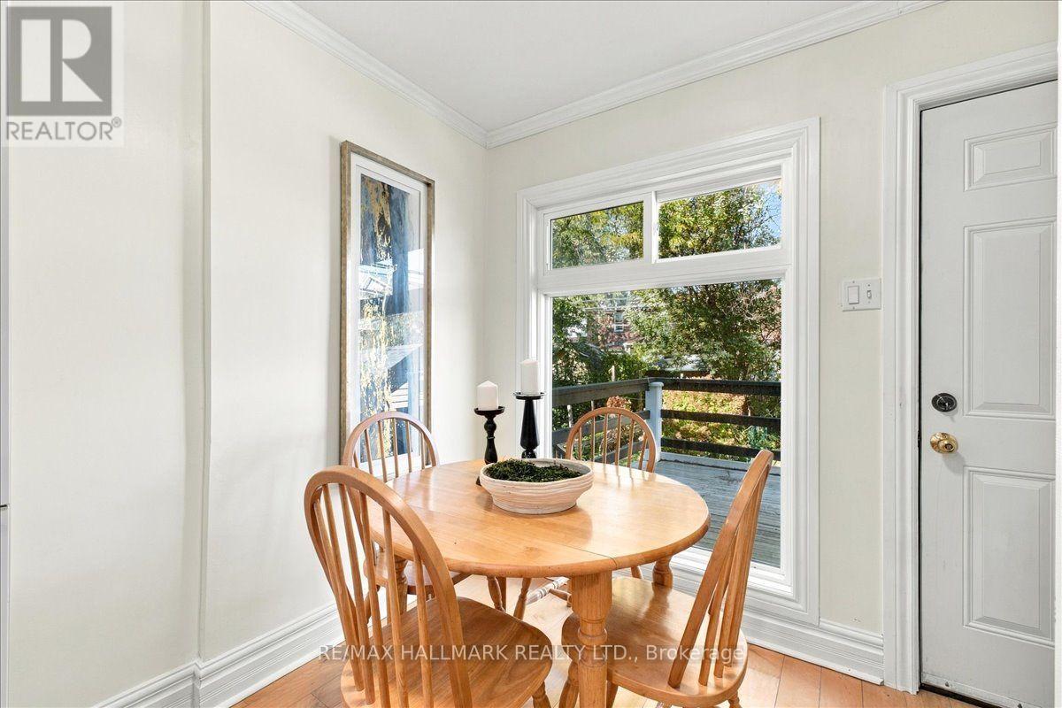 44 Baltic Avenue, Toronto, ON photo 13