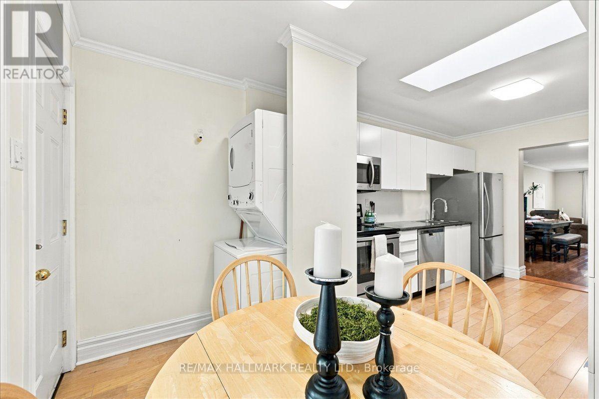 44 Baltic Avenue, Toronto, ON photo 14