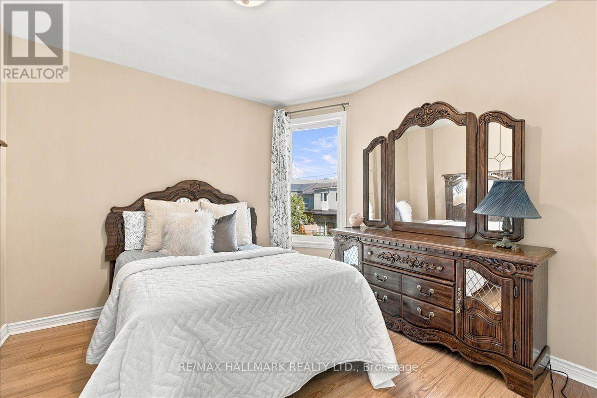 44 Baltic Avenue, Toronto, ON photo 17