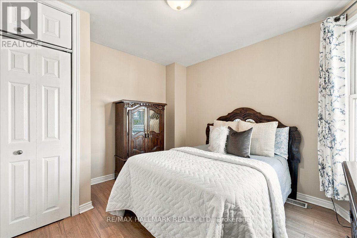 44 Baltic Avenue, Toronto, ON photo 18