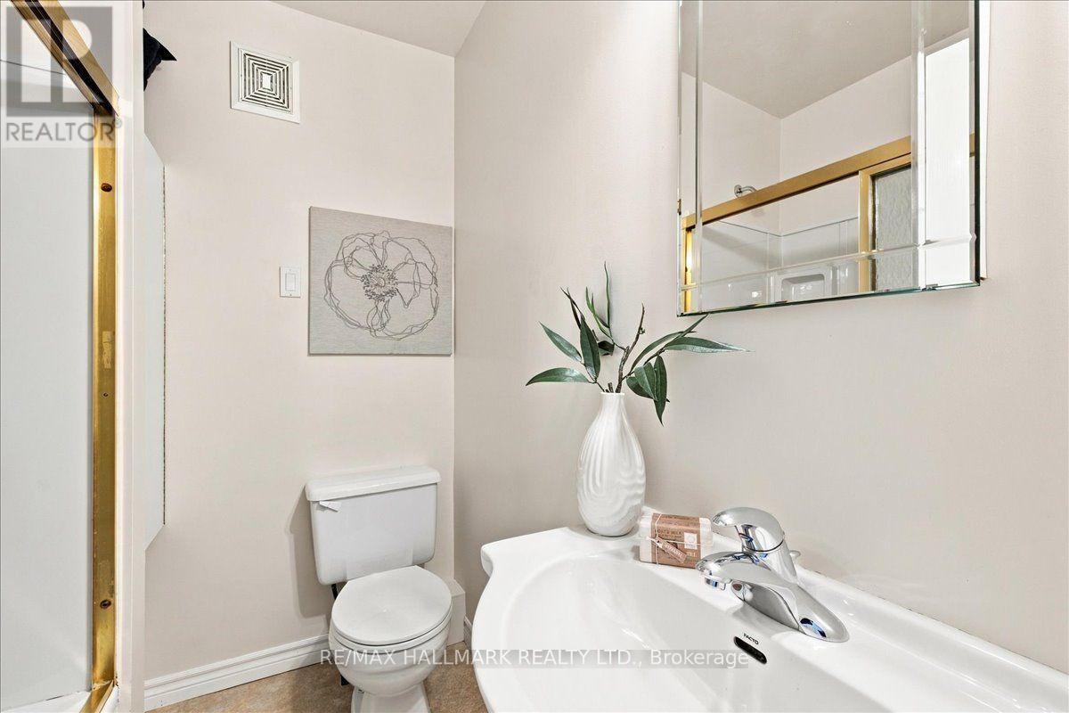 44 Baltic Avenue, Toronto, ON photo 19