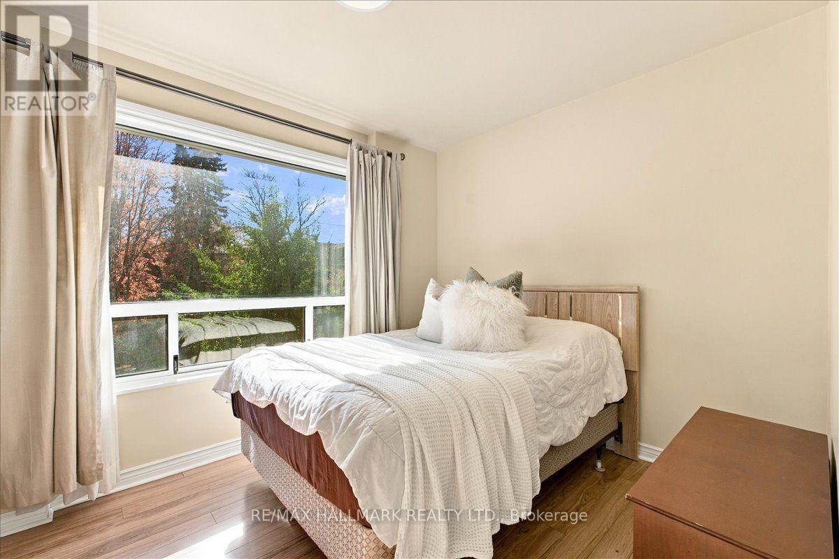 44 Baltic Avenue, Toronto, ON photo 20